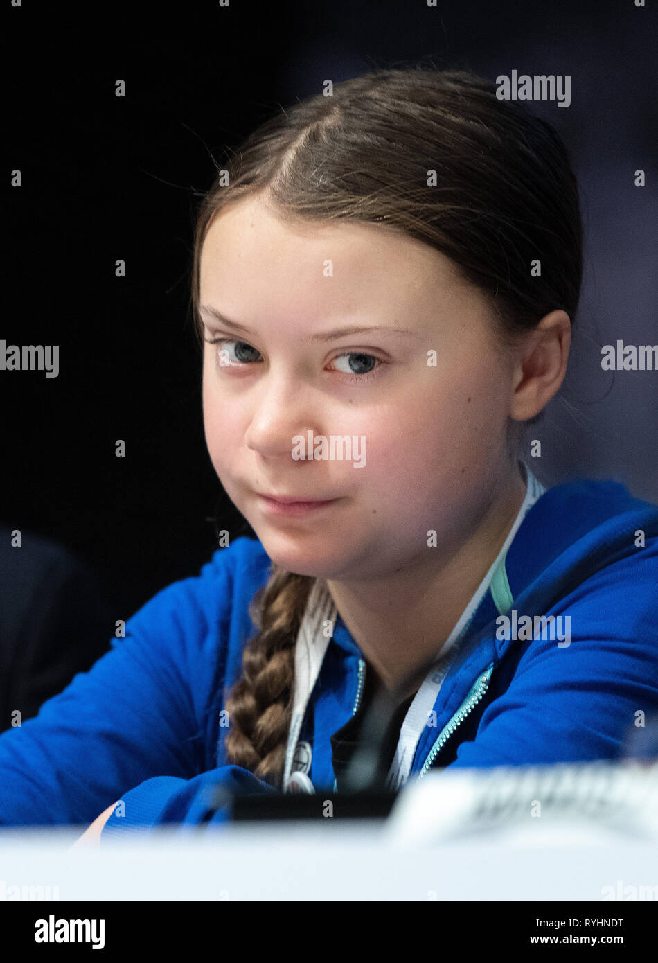 Kattowitz, Polen. 13 Dez, 2018. Greta Thunberg, eine junge schwedische Klima Aktivist, besucht eine Pressekonferenz auf dem Weltklimagipfel. Der UN-Klimagipfel zum Klimawandel findet vom 03-14 Dezember 2018 nehmen in der südpolnischen Stadt Kattowitz. Credit: Monika Skolimowska/dpa-Zentralbild/dpa | Verwendung weltweit/dpa/Alamy leben Nachrichten Stockfoto