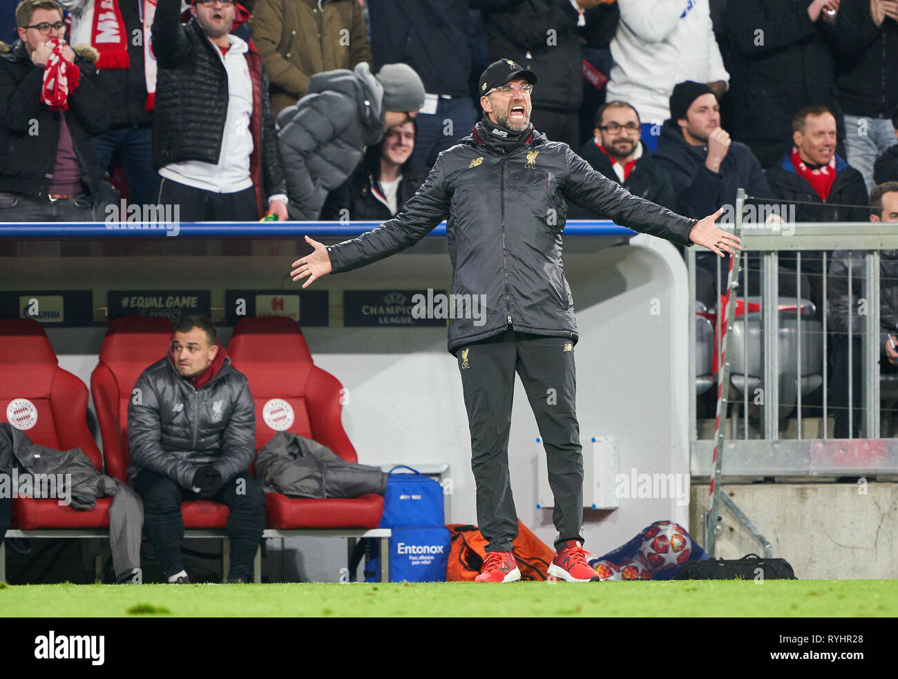 München, Deutschland. 13 Mär, 2019. Jürgen Klopp, headcoach Liverpool, Team Manager, Gestikulieren, geben Anweisungen, Aktion, Bild, Geste, hand Bewegung, zeigen, interpretieren, Mimik, Emotionen, Gefühle, Reaktionen, Wut, wütend, schreien, toben, Aktion, aggressiv, Aggression, Xherdan SHAQUIRI, Liverpool 23 FC BAYERN MÜNCHEN - FC Liverpool 1-3 UEFA Fußball Champions League, München, 13. März 2019, Saison 2018/2019, Runde der letzten 16, FCB, Rot, Bayern, Kredit: Peter Schatz/Alamy leben Nachrichten Stockfoto