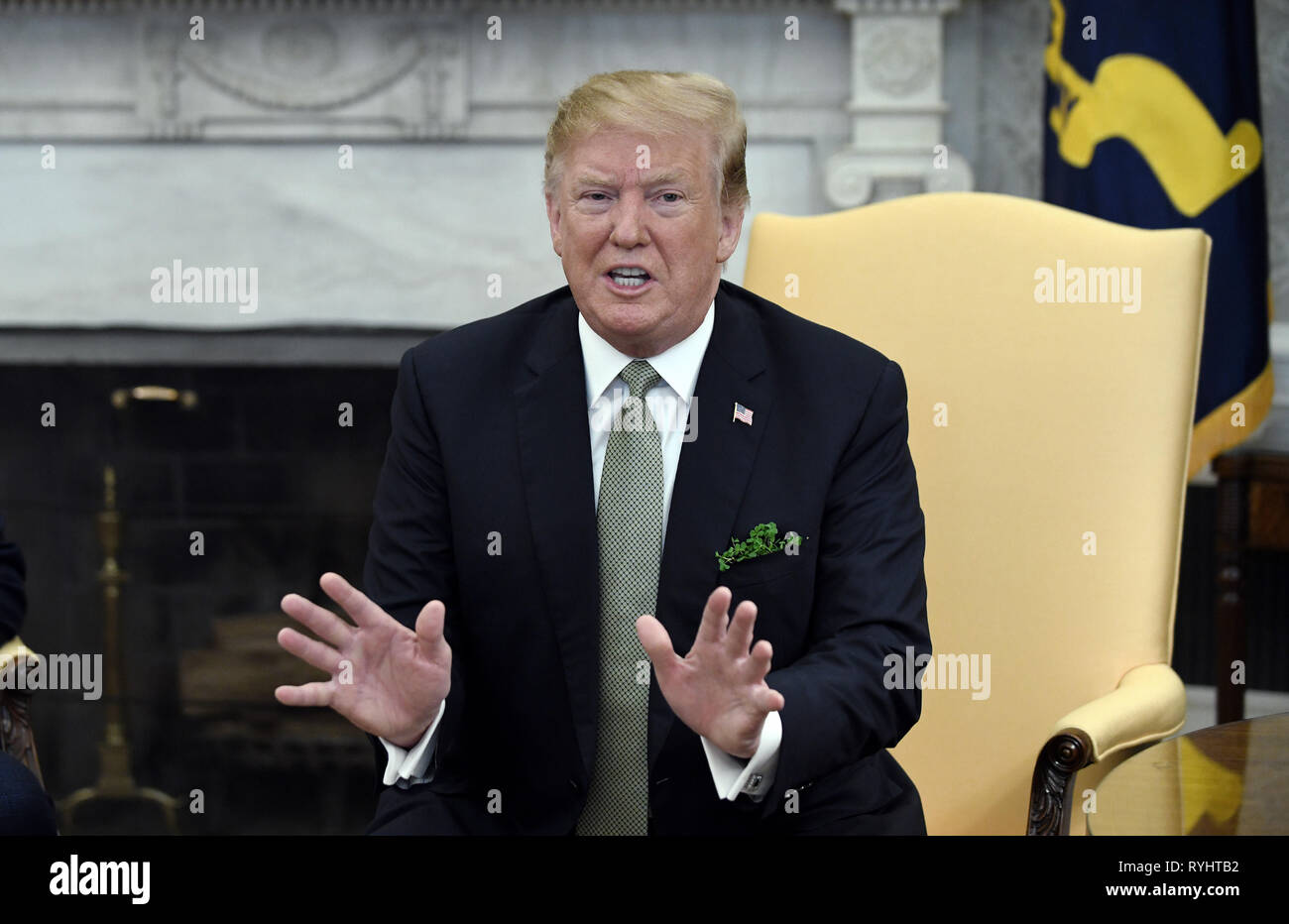 Präsidenten der Vereinigten Staaten Donald J. Trumpf spricht während einer Sitzung mit Leo Varadkar, der irische Premierminister im Oval Office des Weißen Hauses in Washington, DC, USA, am Donnerstag, dem 14. März 2019. Credit: Olivier Douliery/Pool über CNP/MediaPunch Stockfoto