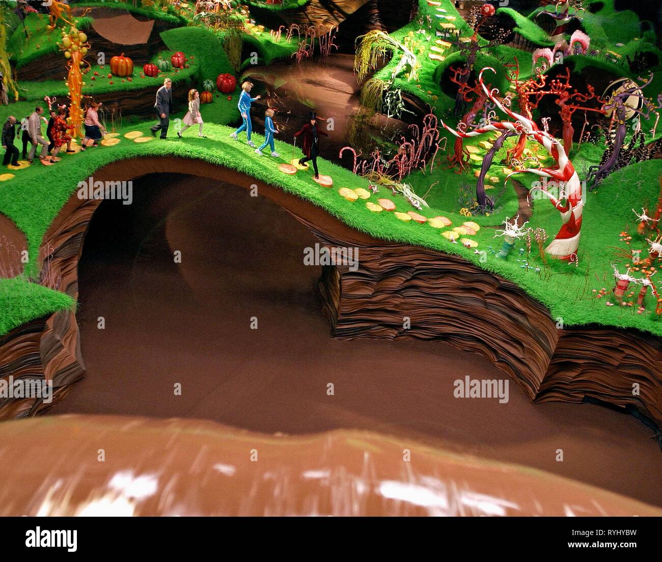 Charlie Und Sterben Bad Charlie Und Die Schokolade Fabrik Usa Uk 2005 Tim Burton Augustus Globb Philip Wiegratz Und Frau Gloop Franziska Troegner Regie Tim Burton Aka Charlie Und Die Schokoladenfabrik Stockfotografie