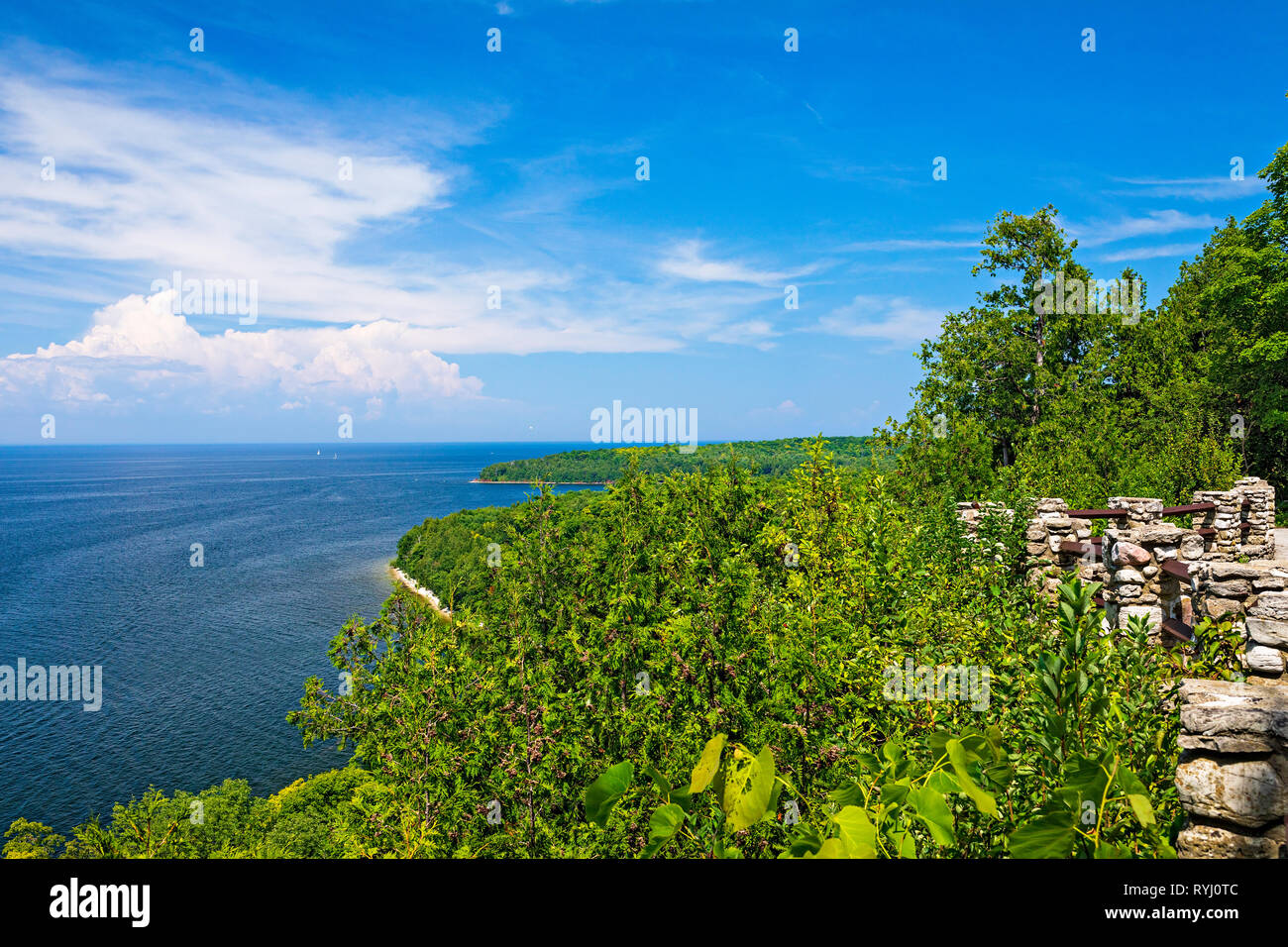 Anzeigen von Sven's Bluff Aussichtspunkt in Halbinsel State Park in Door County, Wisconsin Stockfoto