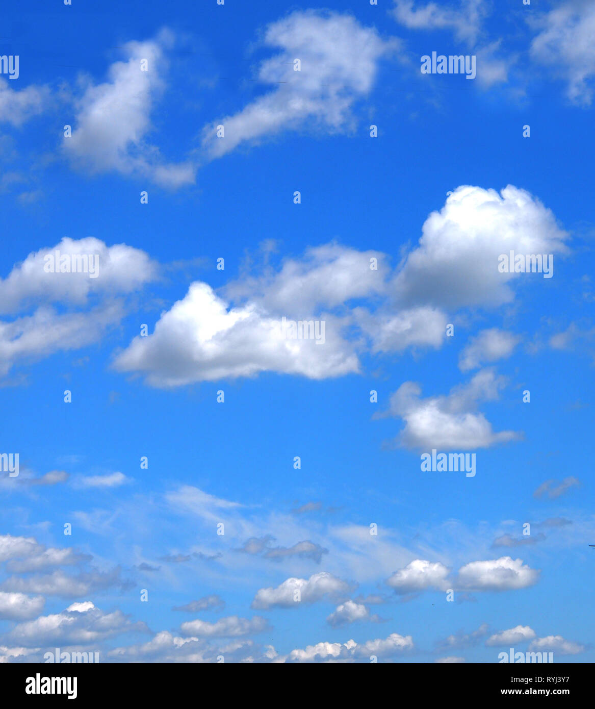 Natürliche Phänomene. Regen- und Gewitterwolken. In der Ukraine. Stockfoto