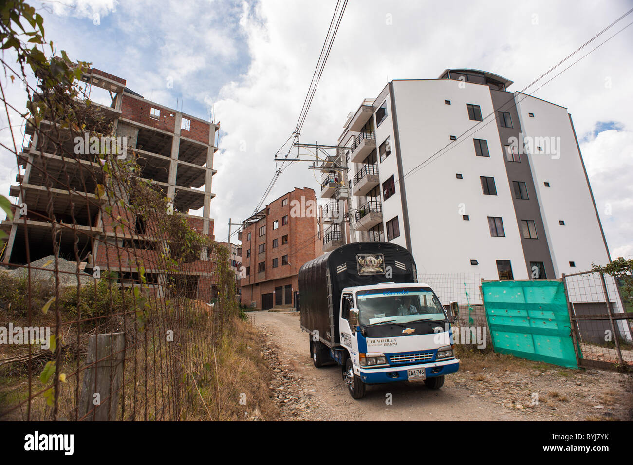 Donmatias, Antioquia, Kolumbien: Baustelle. Stockfoto