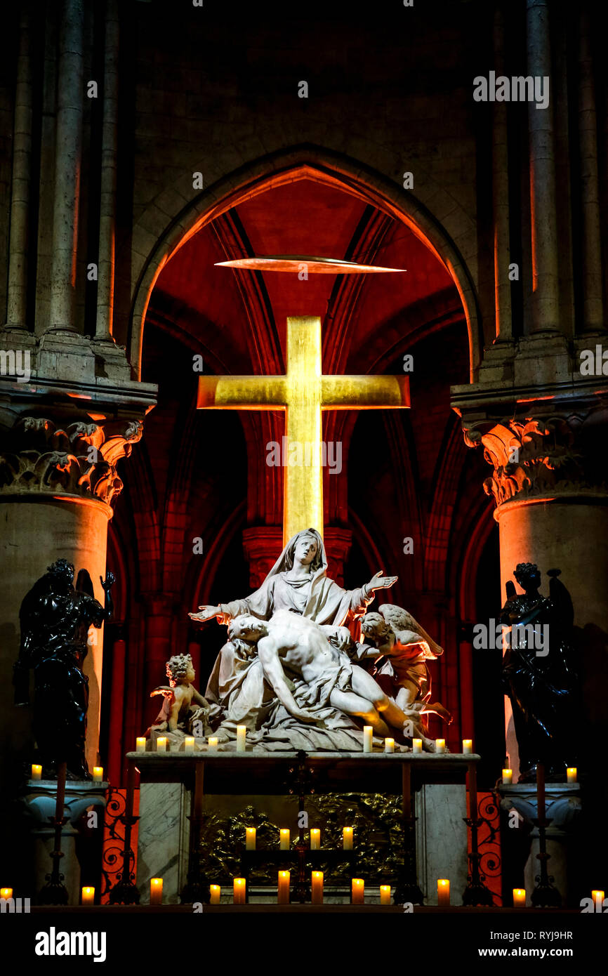 Ton- und Lichtshow in der Kathedrale Notre Dame, Paris, Frankreich. Stockfoto