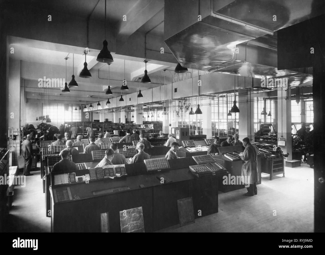 Industrie, Drucken, Setzer bei der Arbeit, 1930er Jahre, Additional-Rights - Clearance-Info - Not-Available Stockfoto