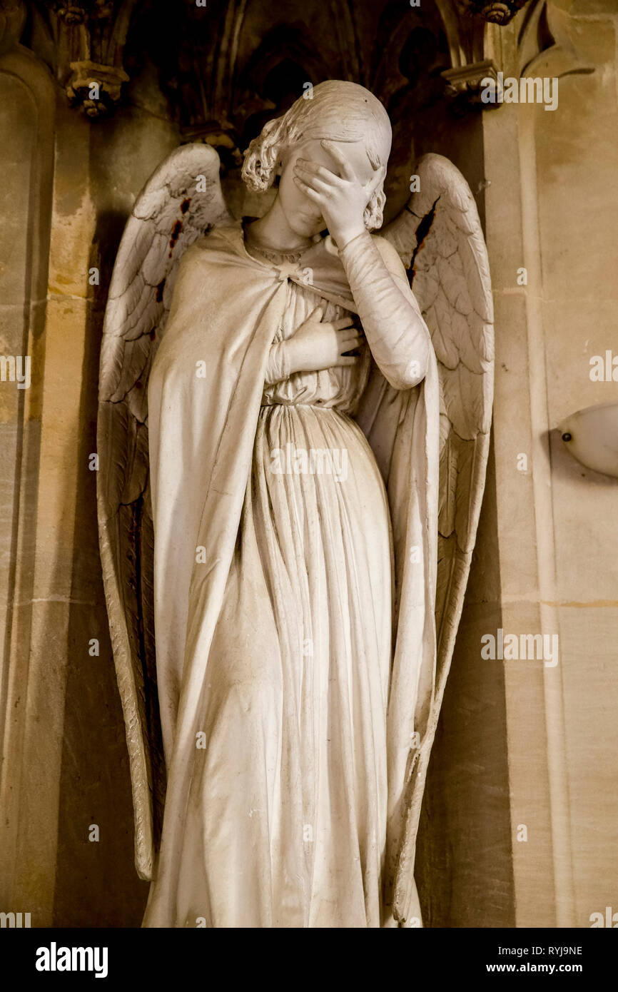 Die königliche Kapelle in Dreux, Frankreich. Weinen Engel Statue. Stockfoto