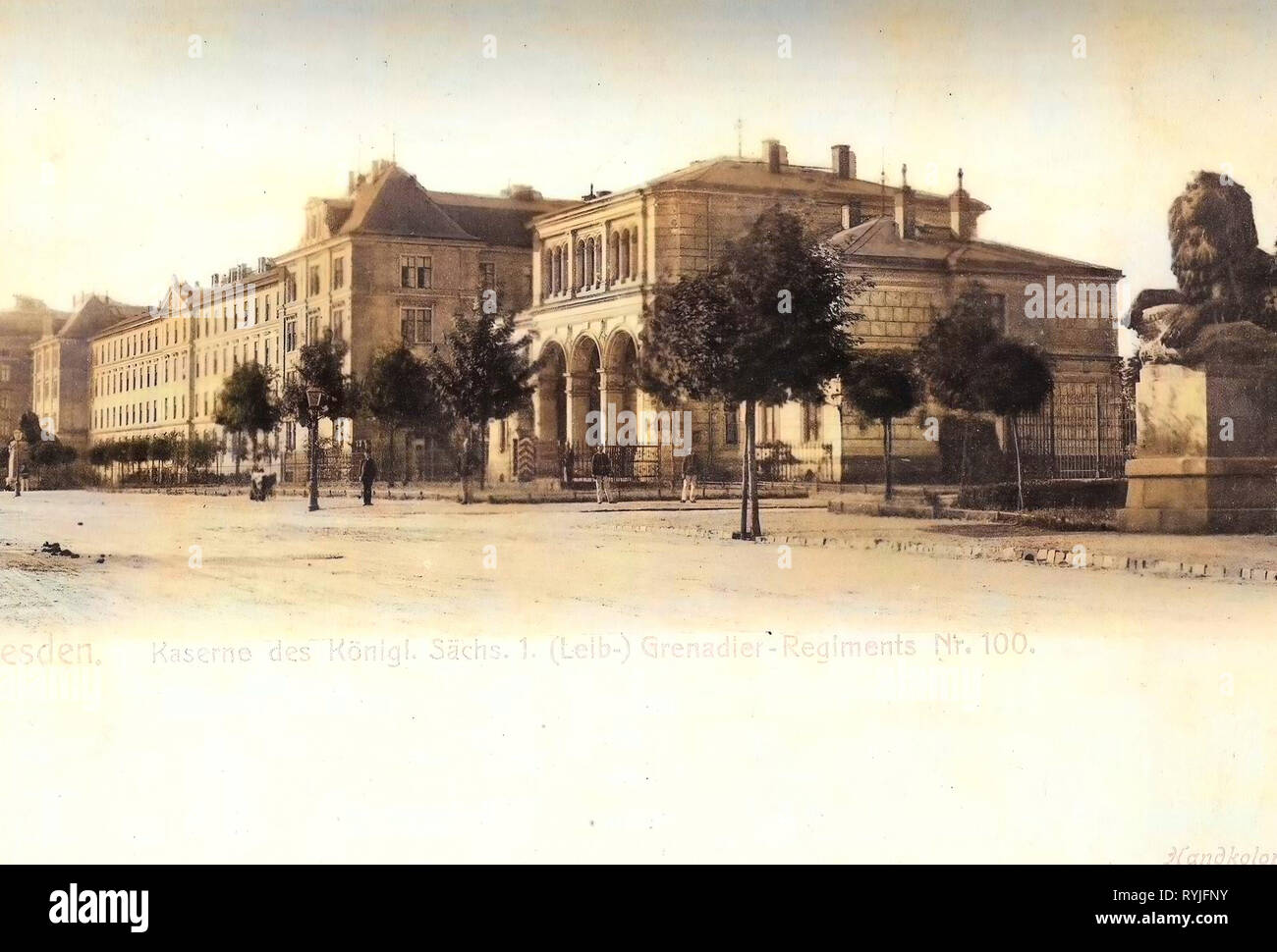LeibGrenadierKasernen, Skulpturen von Löwen, 1. Königlich Sächsisches