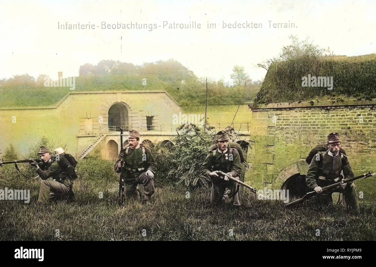 Die Patrouillen, österreichisch-ungarischen Armee, Main Gate kleine Festung (Terezín), 1910, Aussig, Theresienstadt, Infanterie, Beobachtungs, Patrouille im bedeckten Gelände, Tschechische Republik Stockfoto