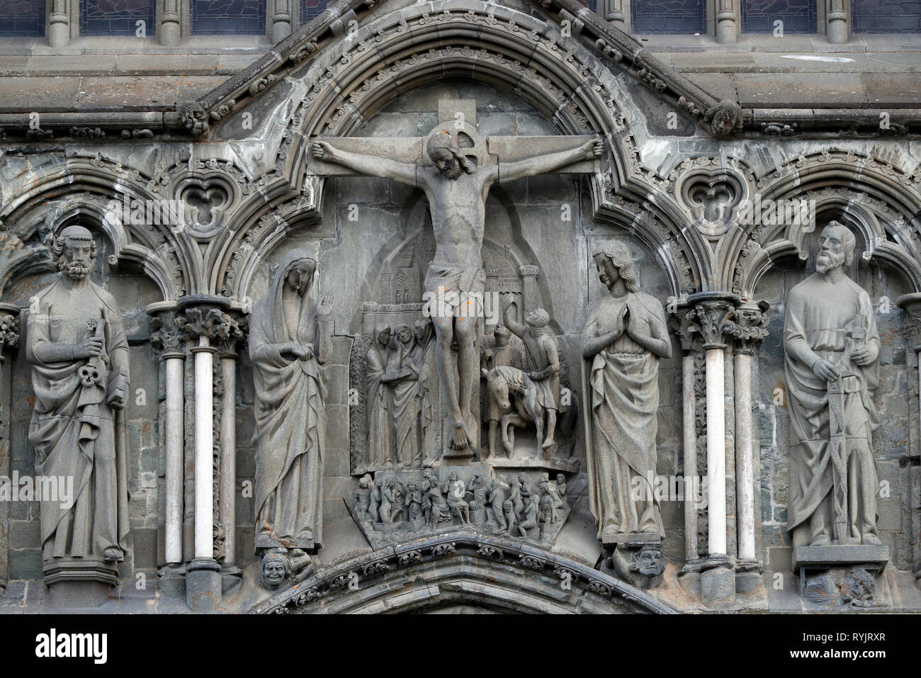 Nidarosdom. Jesus Christus. Die Kreuzigung. West Front. Trondheim. Norwegen. Stockfoto