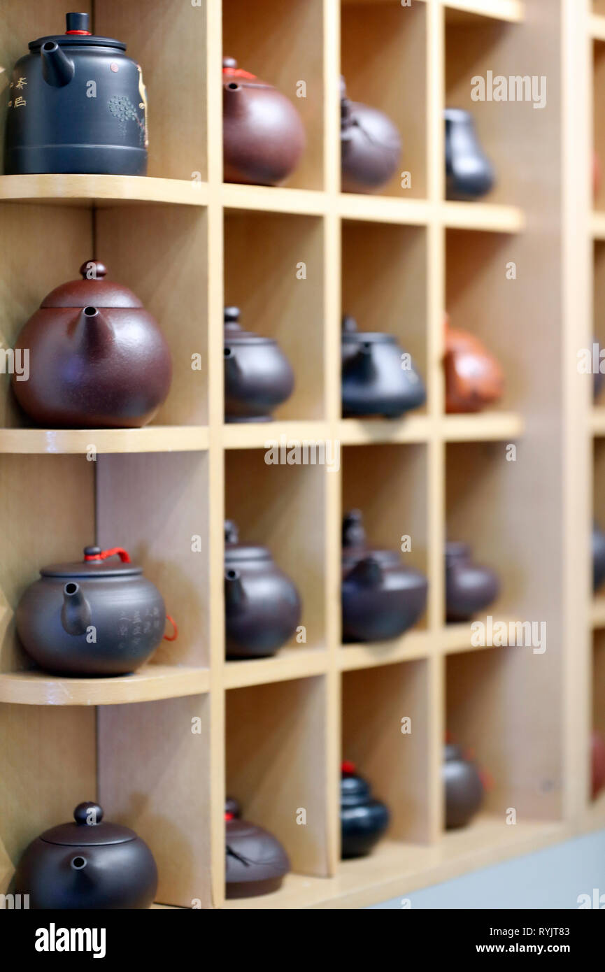Tee - Töpfe für Verkauf in einem Shop. Singapur. Stockfoto
