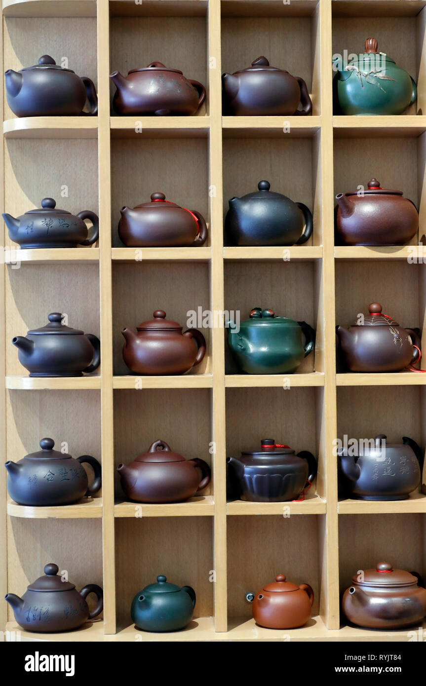 Tee - Töpfe für Verkauf in einem Shop. Singapur. Stockfoto