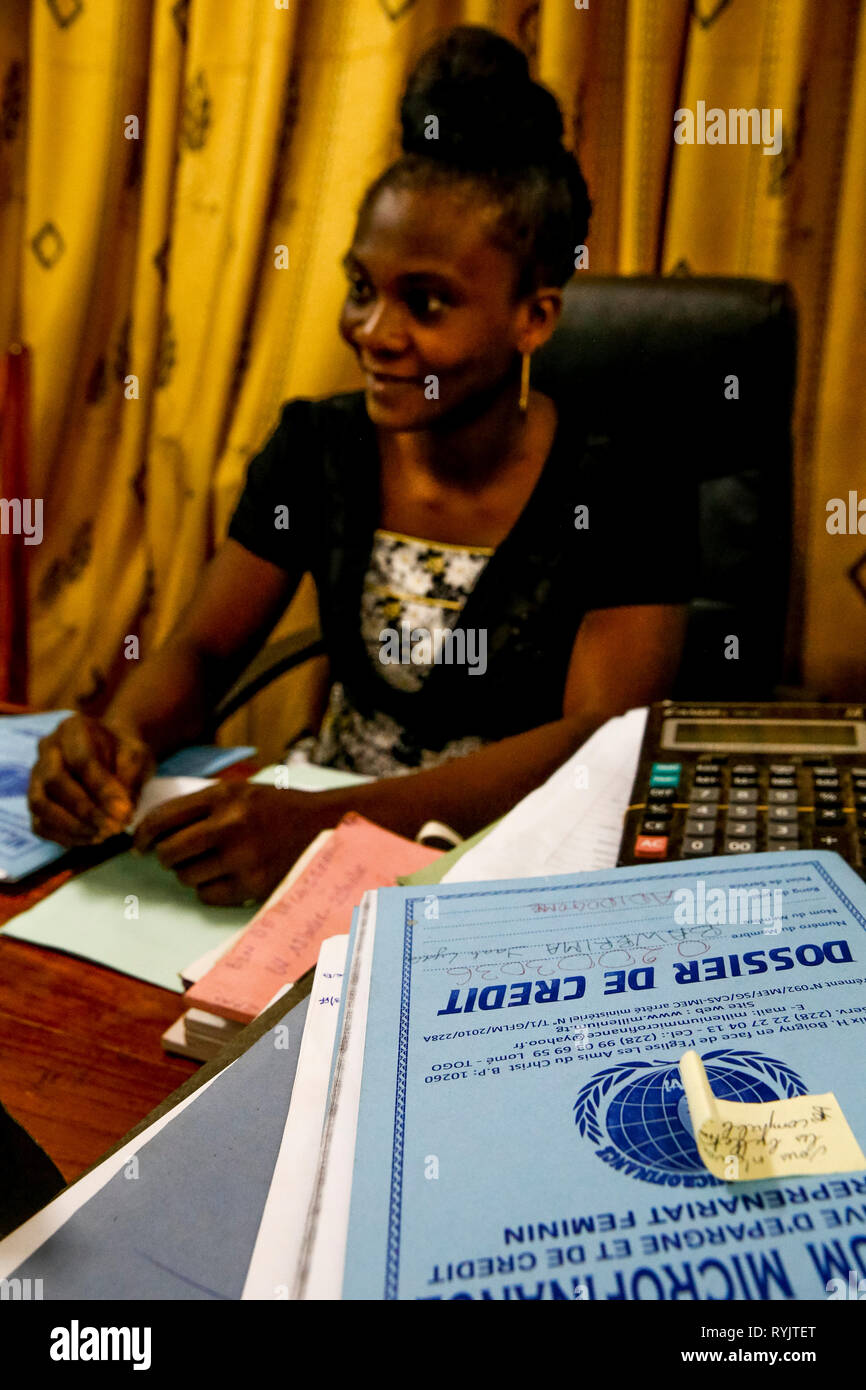 Mikrofinanzinstitution Mitarbeiter in Lomé, Togo. Stockfoto