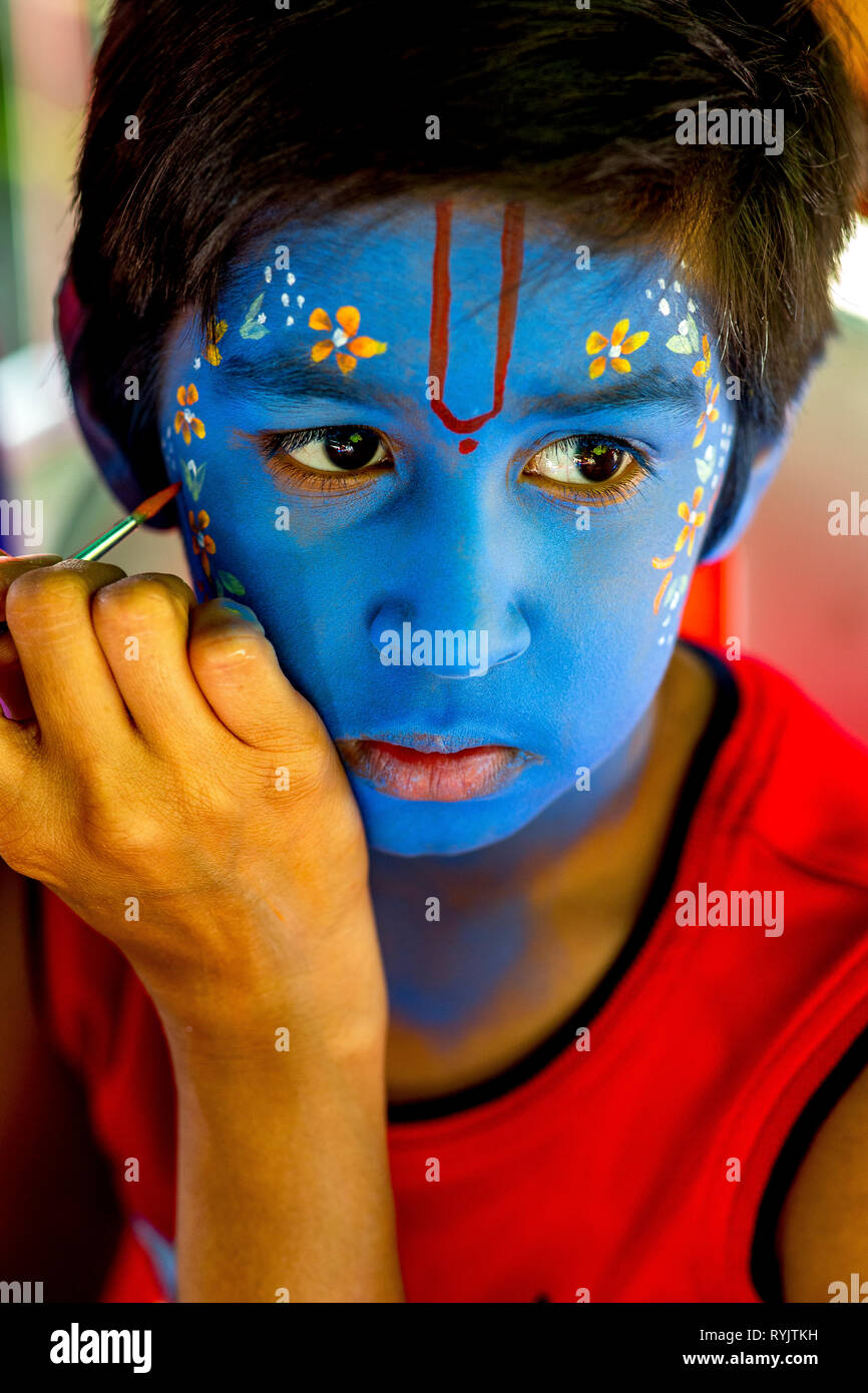 Make-up bei Janmashtami hinduistische Fest, Watford, Großbritannien Stockfoto