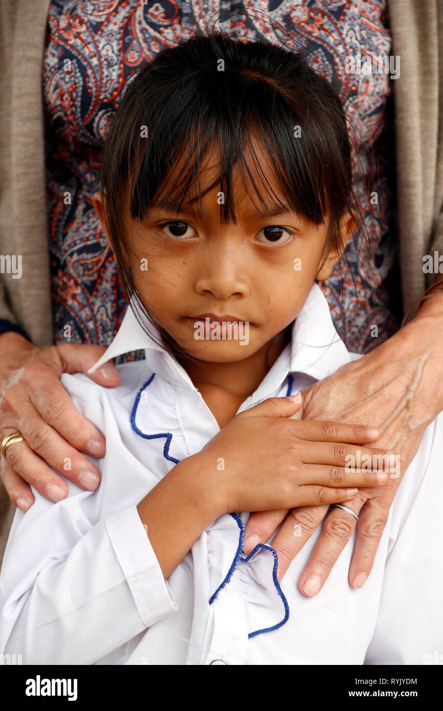 Freie Gesundheit Klinik laufen durch die Franziskaner Missionsschwestern von Maria. Ethnische Minderheit Kind mit Mutter. Dalat. Vietnam. Stockfoto