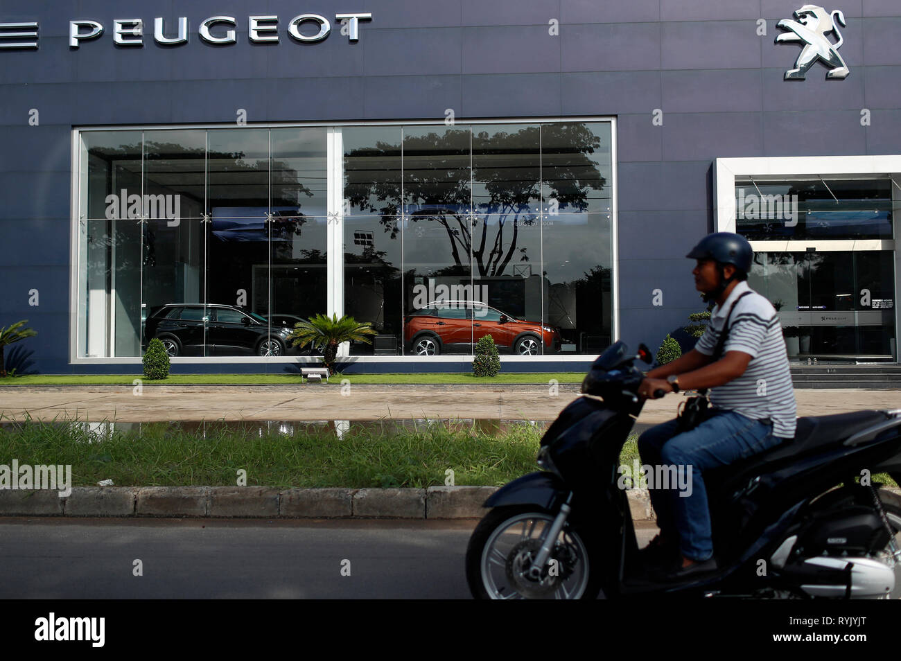 Peugeot Auto Verkauf. Garage. Ho Chi Minh City. Vietnam. Stockfoto