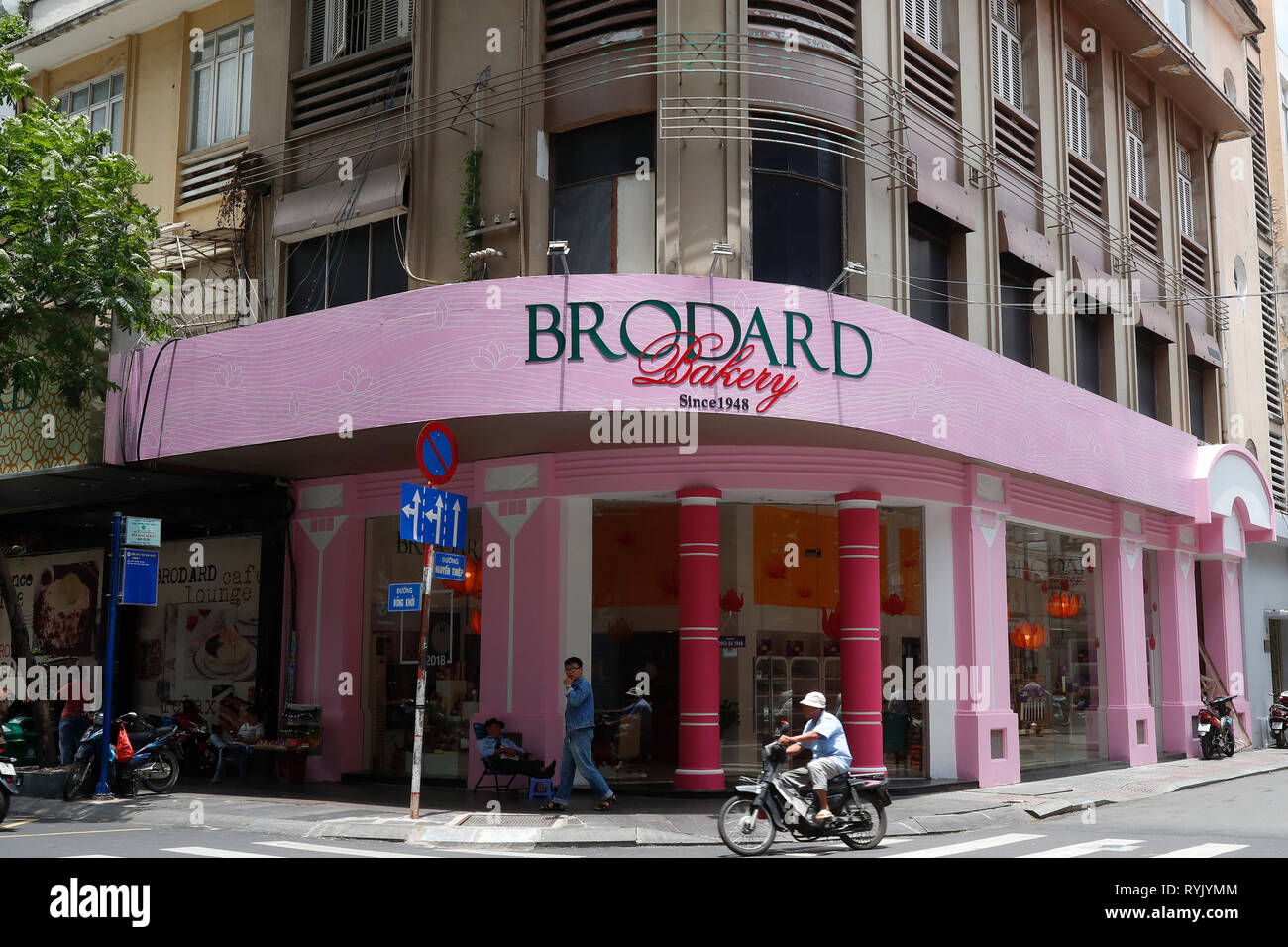 Bezirk 1. Der Dong Khoi Street. Brodard Bäckerei seit 1948. Ho Chi Minh City. Vietnam. Stockfoto