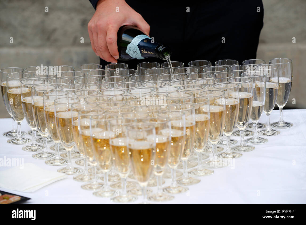 Champagner im Glas auf dem Buffet. Frankreich. Stockfoto