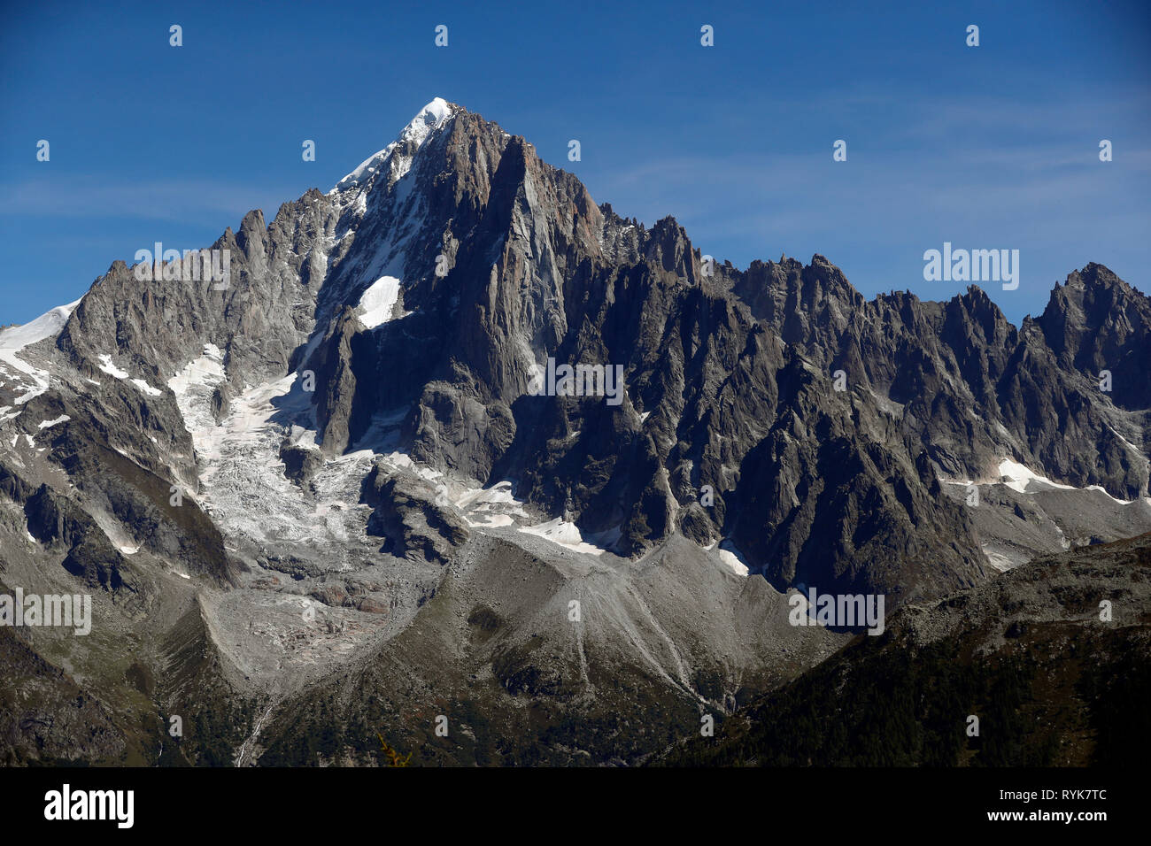 Tal von Chamonix, die Französischen Alpen. Die Aiguille Verte von Planpraz gesehen. Frankreich. Stockfoto