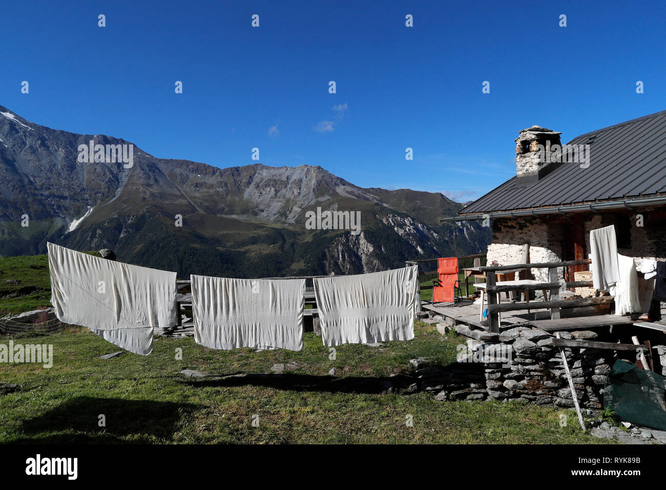 Die französischen Alpen. Handwerkliche Beaufort Käse Fabrik auf Almen. Peisey Nancroix. Frankreich. Stockfoto