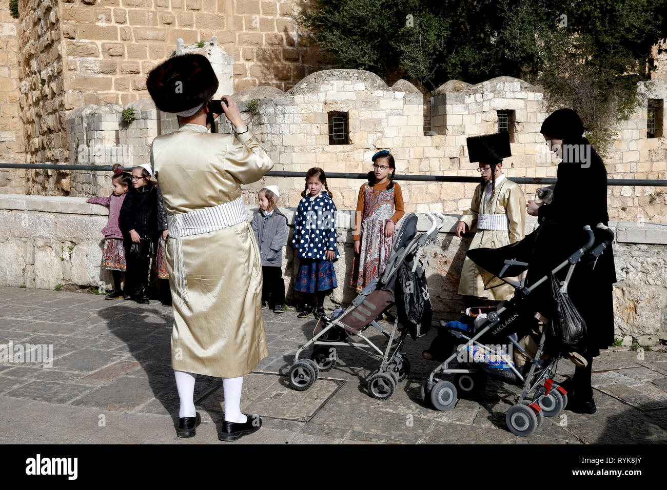Orthodoxer Jude eine Familie Bild in der Altstadt von Jerusalem, Israel. Stockfoto
