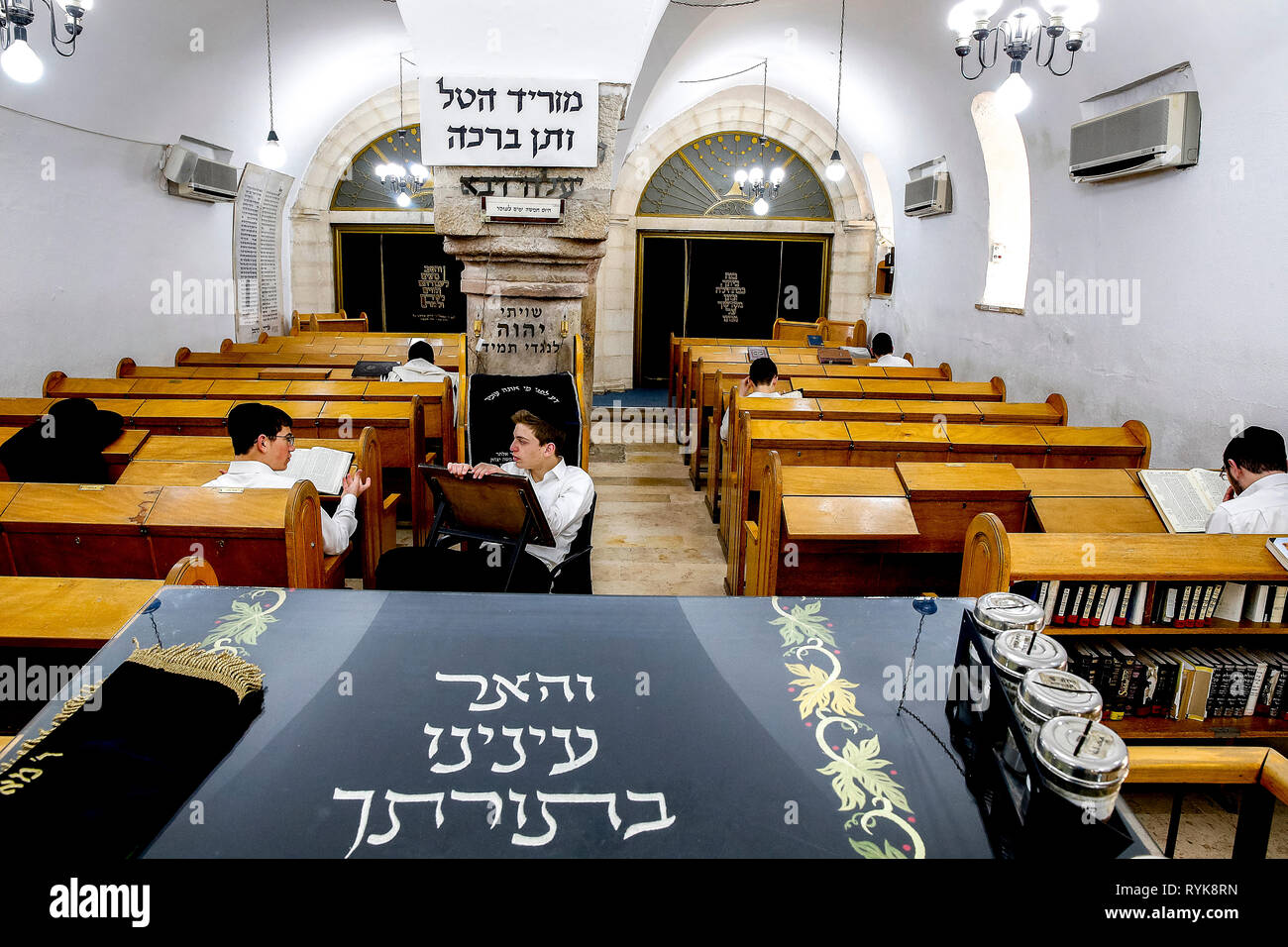 Ramban Synagoge, Jerusalem, Israel. Studenten. Stockfoto