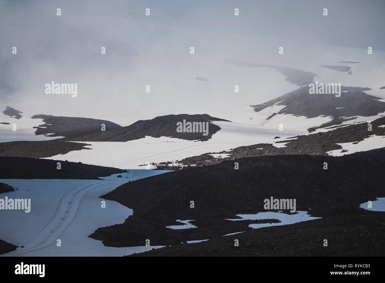 Snow Patches im Hochland von Island Hintergrund Stockfoto