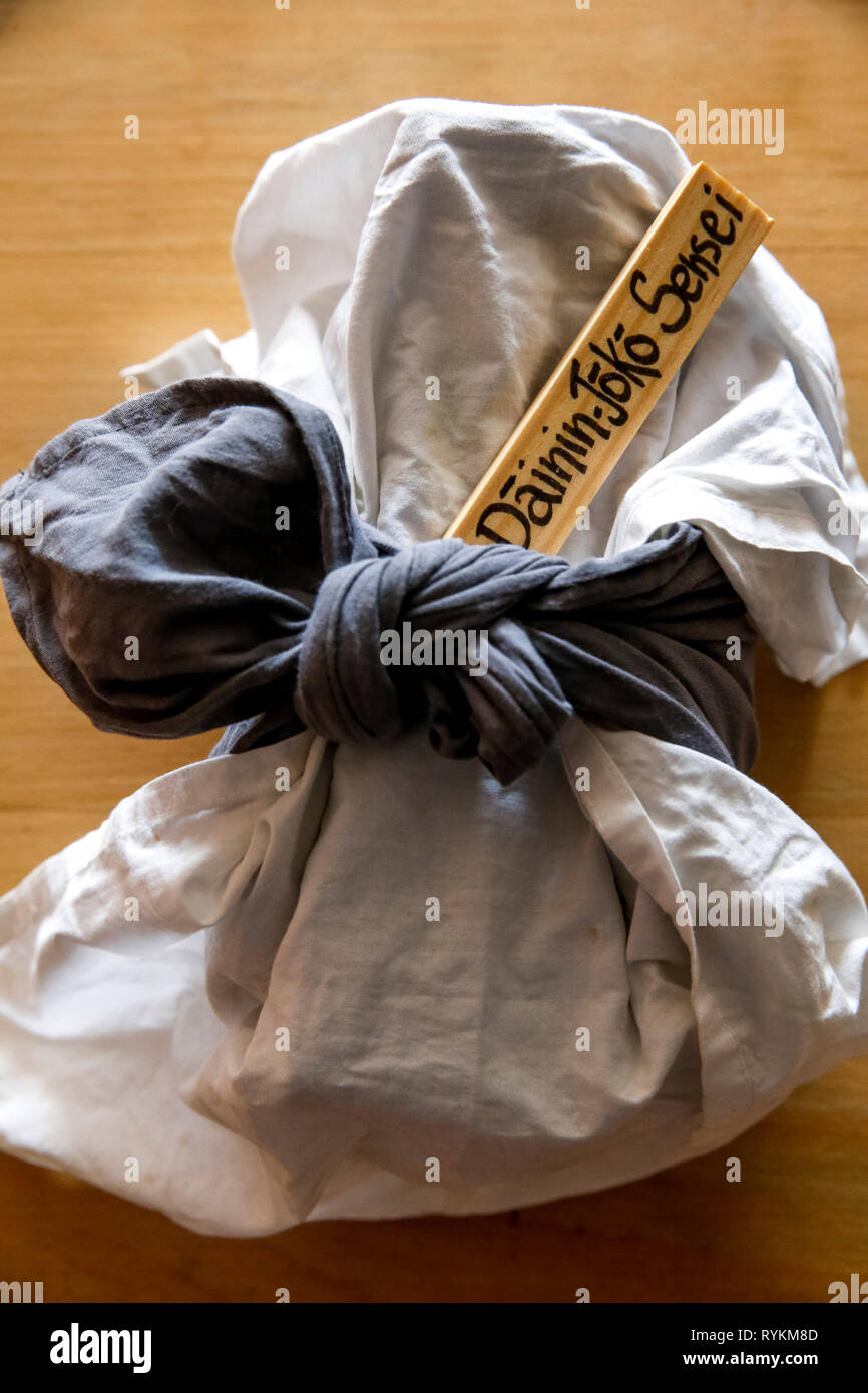 Mahlzeit Schüssel Kit an einem Sesshin (Retreats) Lanau Zen Center, Frankreich. Stockfoto