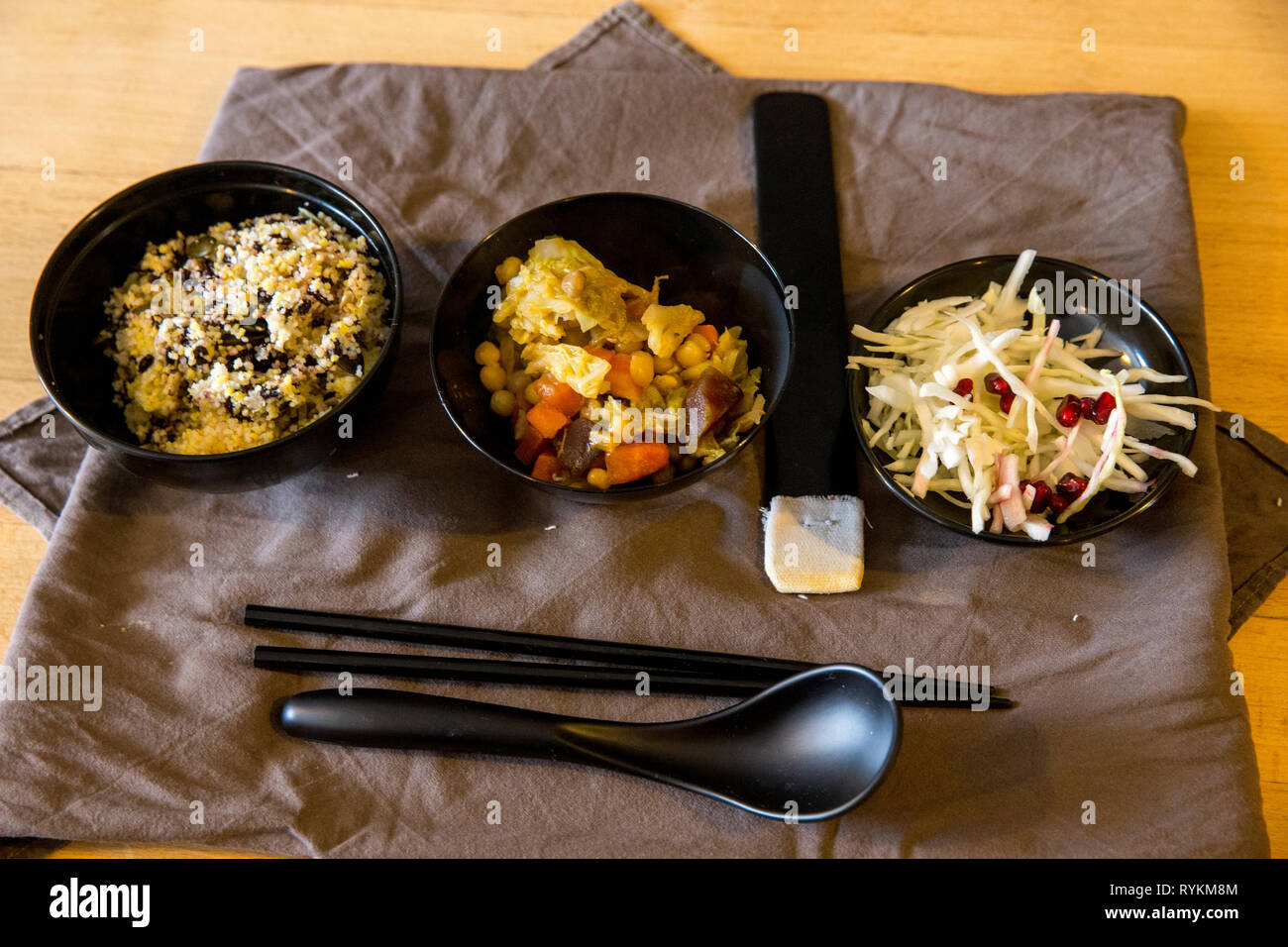 Mahlzeit während einem Sesshin (Retreats) Lanau Zen Center, Frankreich. Stockfoto