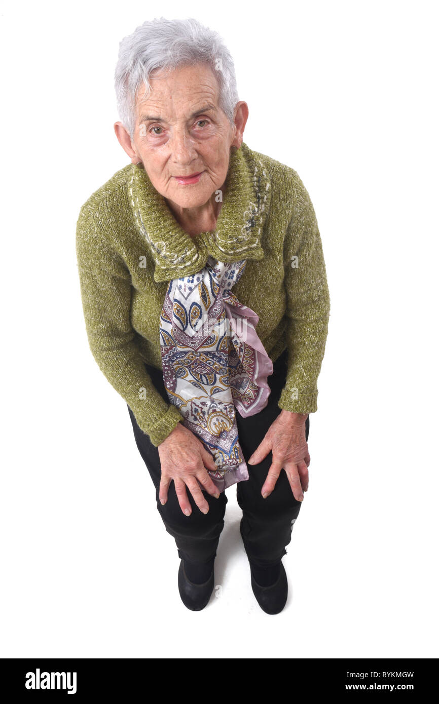 Blick von oben auf eine ältere Frau sitzt auf einem Stuhl Stockfoto