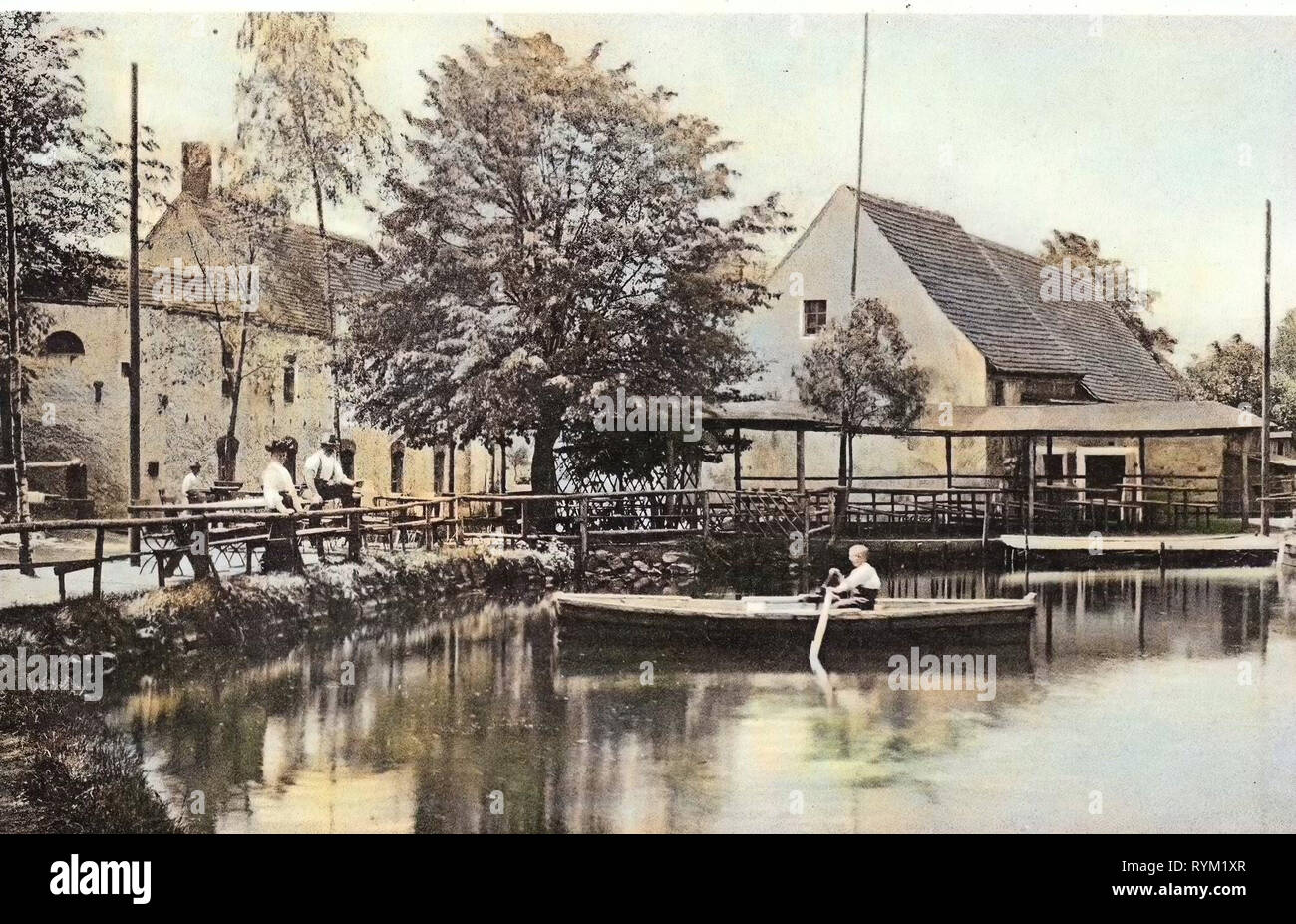 Gebäude in Radeberg, Mühlen in Radeberg, Ruderboote in Deutschland, 1906, Landkreis Bautzen, Radeberg, Hüttermühle Stockfoto