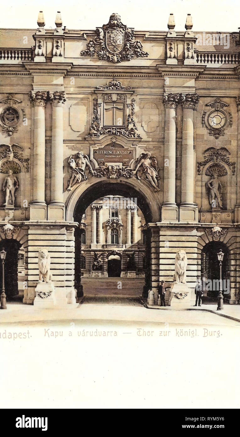 Statuen der Lions in Ungarn, Hunyadi, Innenhof, 1903 in Budapest, Löwen, Oroszlános Tor, Budapest, 1903, Bildungszentrum Tor zur königlichen Burg Stockfoto