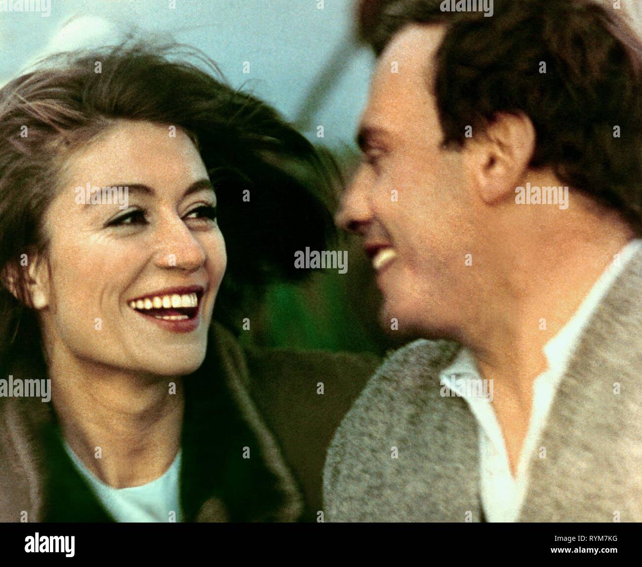 Ein Mann Und Eine Frau Aimee anouk -Fotos und -Bildmaterial in hoher Auflösung – Alamy