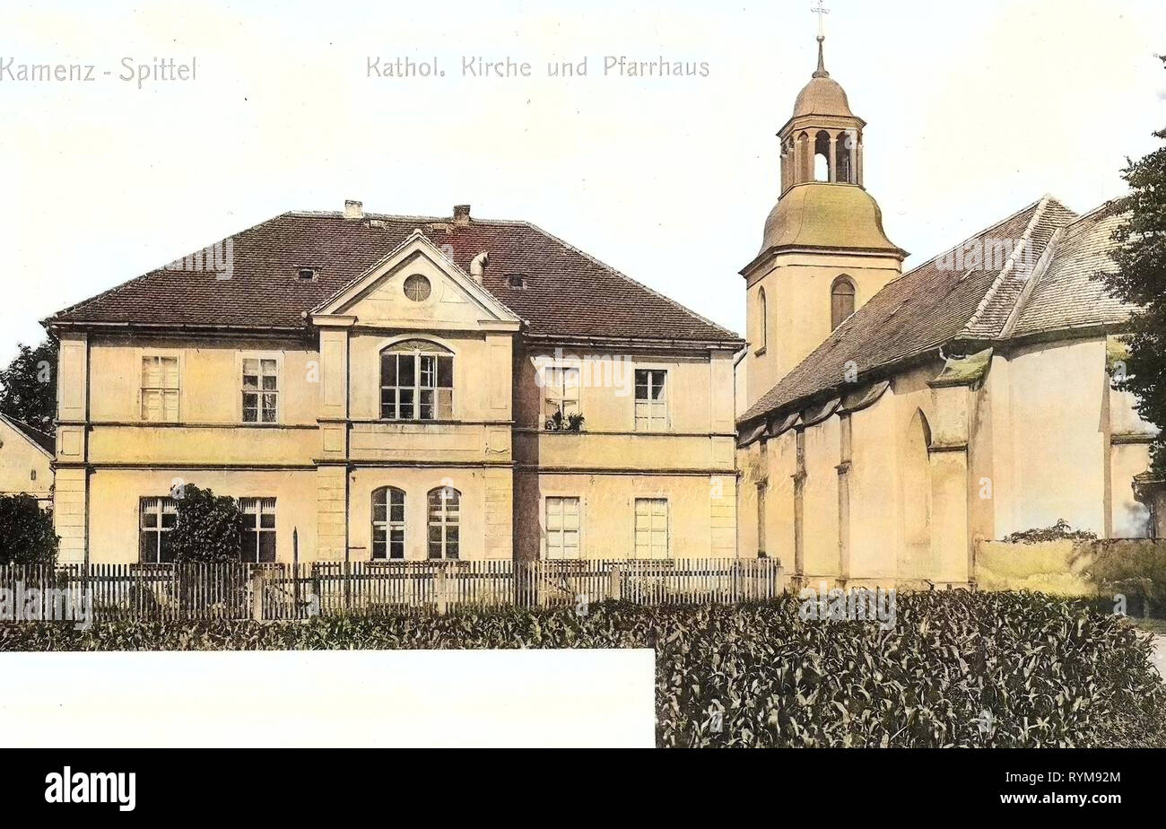 Katholische kirche und pfarrhaus -Fotos und -Bildmaterial in hoher ...