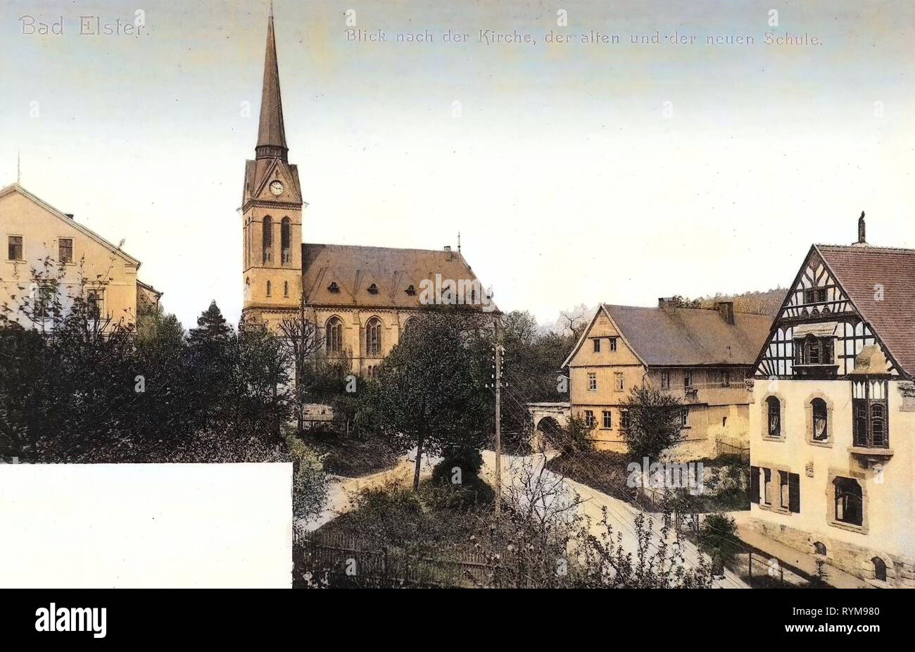 Schulen im Vogtlandkreis, Kirche der Heiligen Dreifaltigkeit (Bad Elster), 1903, Vogtlandkreis, Bad Elster, Kirche, alte und neue Schule, Deutschland Stockfoto