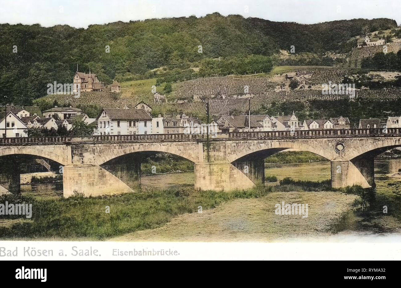 Brücken über die Saale in Bad Kösen, Stone Arch Bridges in Sachsen-Anhalt, Halle-Bebra Eisenbahnlinie, Eisenbahnbrücken in Sachsen-Anhalt, 1905, Sachsen-Anhalt, Bad Kösen, Eisenbahnbrücke, Deutschland Stockfoto