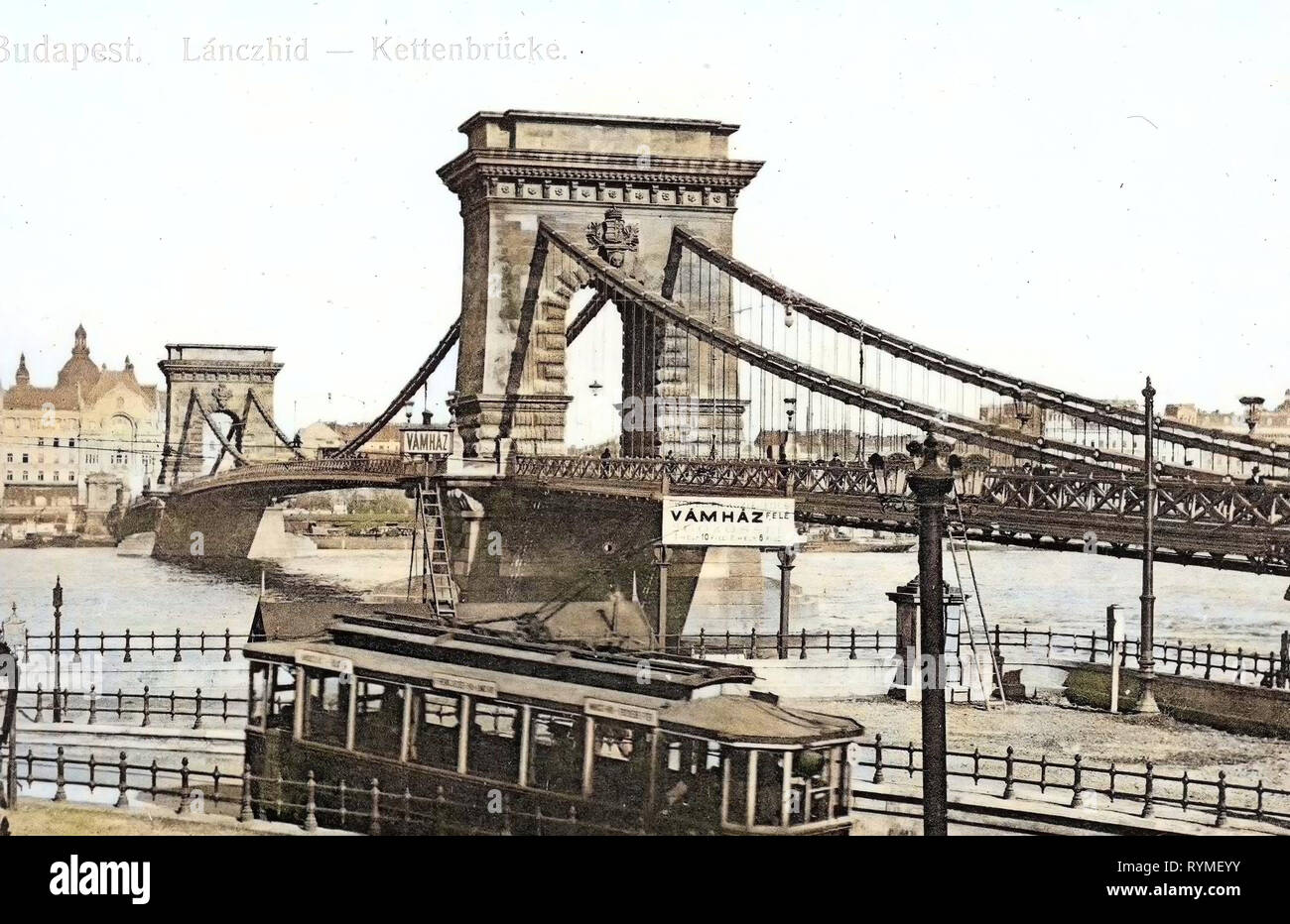 Historische Bilder der Kettenbrücke, Budapest, Straßenbahnen in Budapest, Budapester Straßenbahnen rechts, 1907, Kettenbrücke mit Bahnlinie, Ungarn Stockfoto