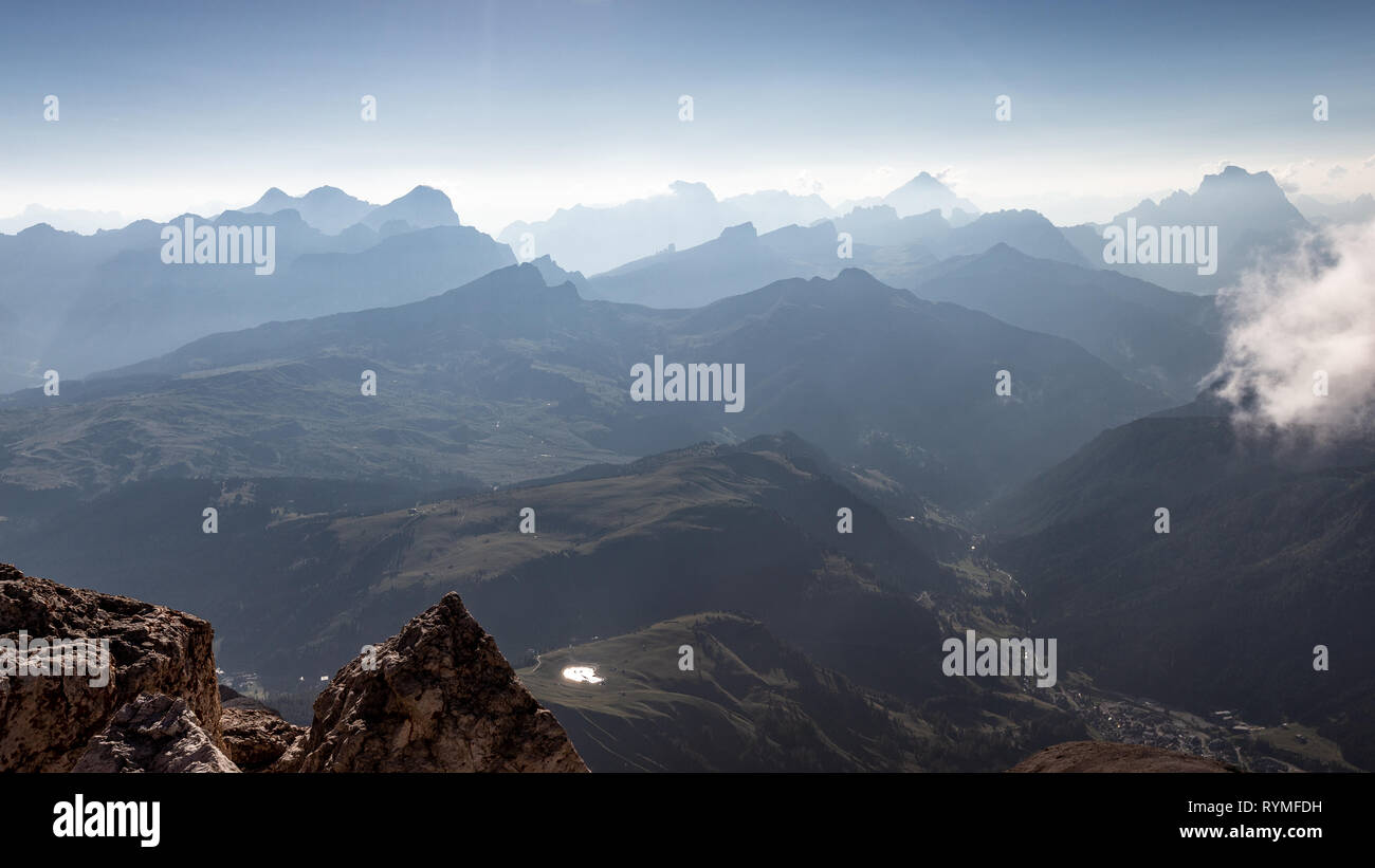 Profile der Dolomiten. Dolomiti. Panorama-Gipfel. Blick vom Sellamassiv. Italienische Alpen. Europa. Stockfoto