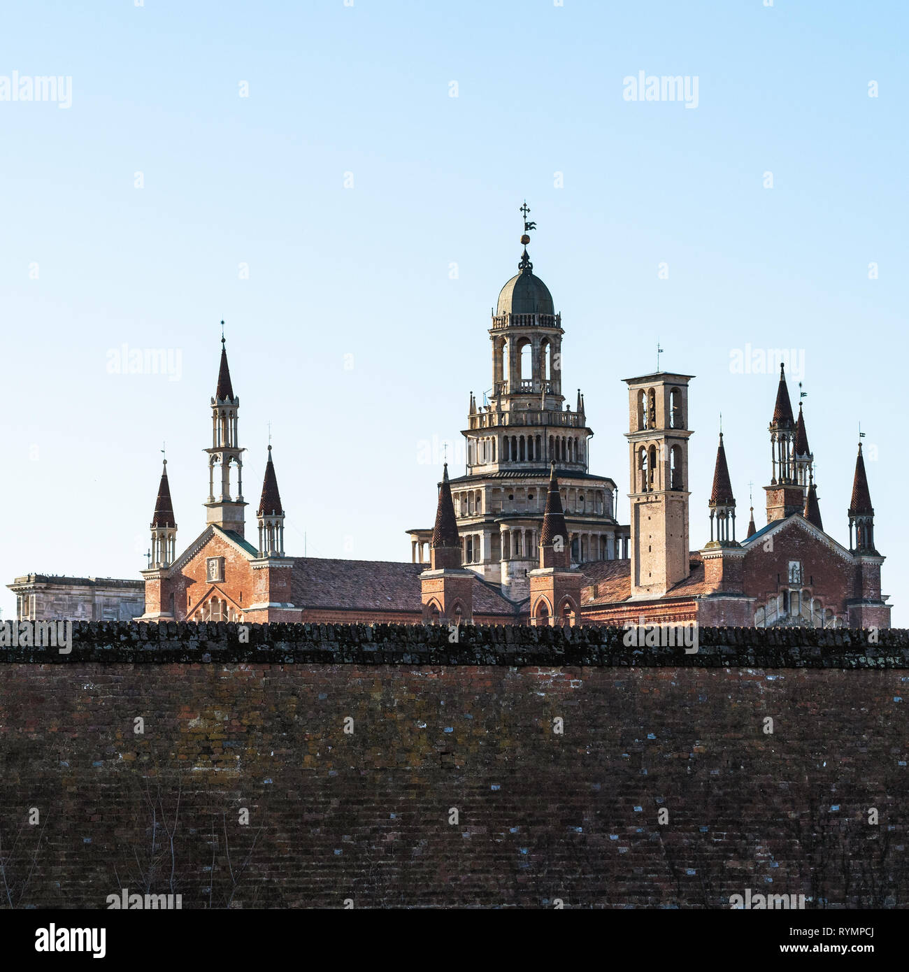 Reise nach Italien - Ansicht der Certosa di Pavia Gra-Car (Karthäuserkloster, Monastero di Santa Maria delle Grazie, Santuario Gratiarum Carthusia) mit s Stockfoto