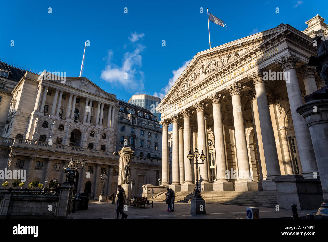 Die neo-klassische Fassade des Royal Exchange Gebäude, das im 19. Jahrhundert erbaut, City of London, England, Großbritannien Stockfoto