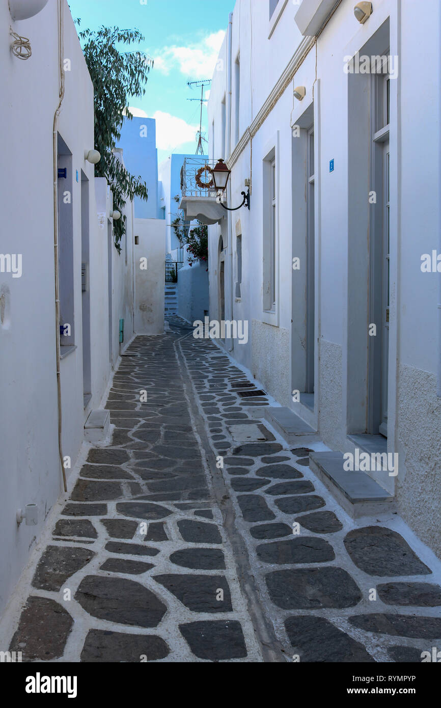 Enge Gasse in Parikia, Paros, Kykladen, Griechenland Stockfoto