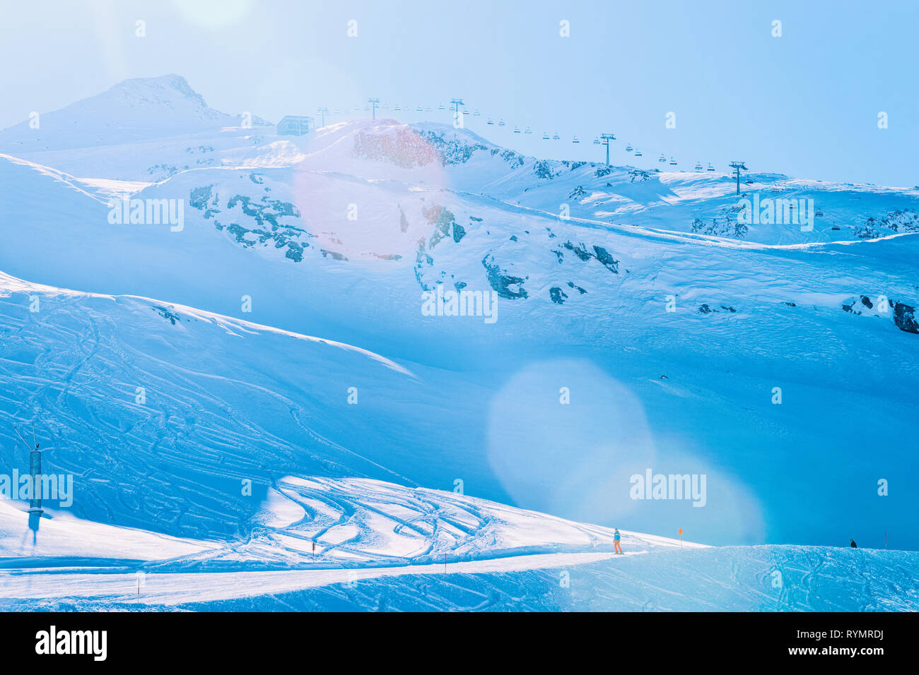 Lifte im Skigebiet Hintertuxer Gletscher im Zillertal in Tirol in Österreich im Winter in den Alpen. Alpine Berge mit Schnee. Downhill Spaß. Familie vacatio Stockfoto
