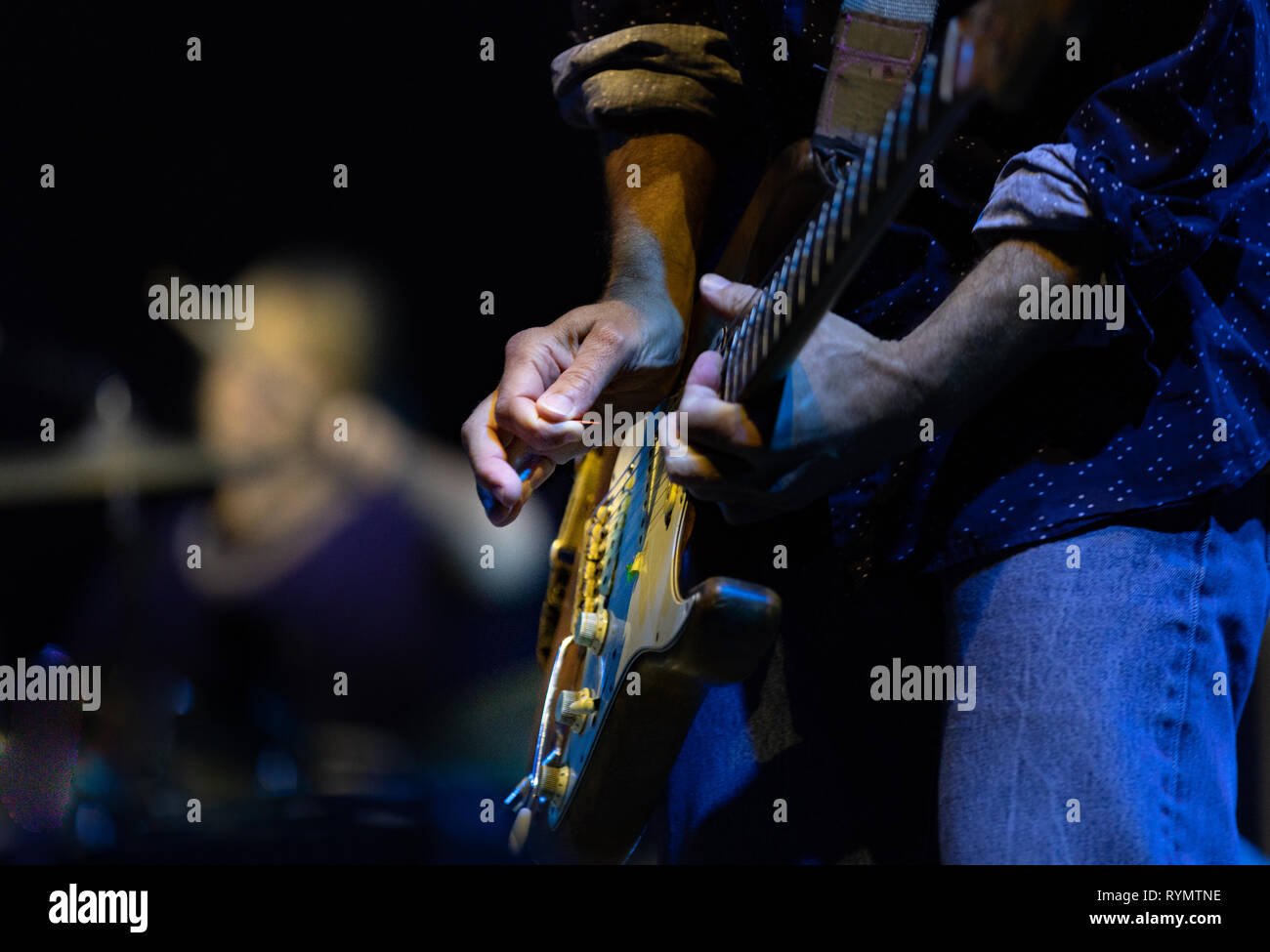 Ira Kaplan Gitarre spielen mit Yo La Tengo am Ende der Straße Festival 2018 Stockfoto