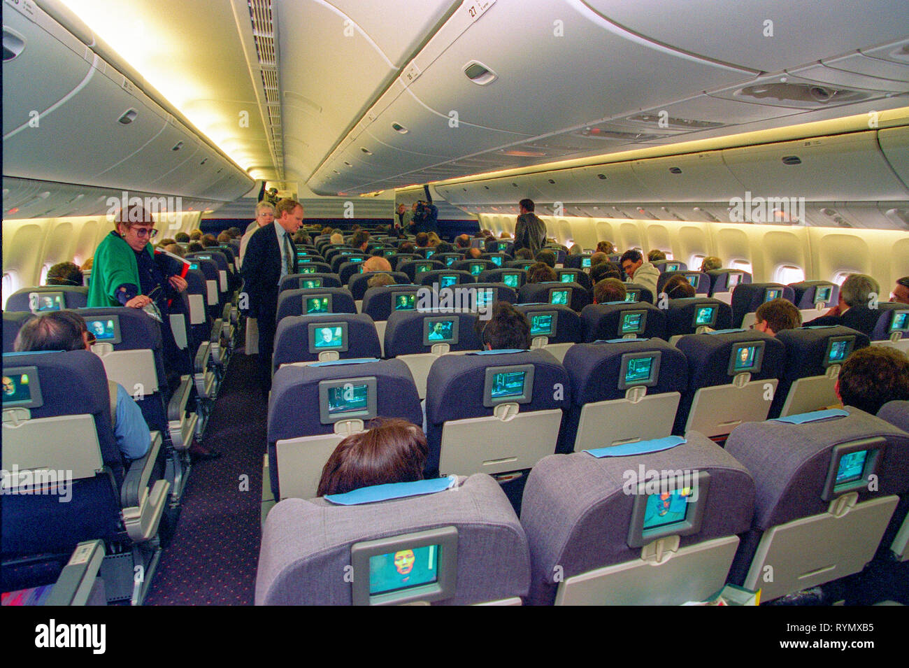 Die Passagiere Geniessen Ein United Airlines Boeing 777