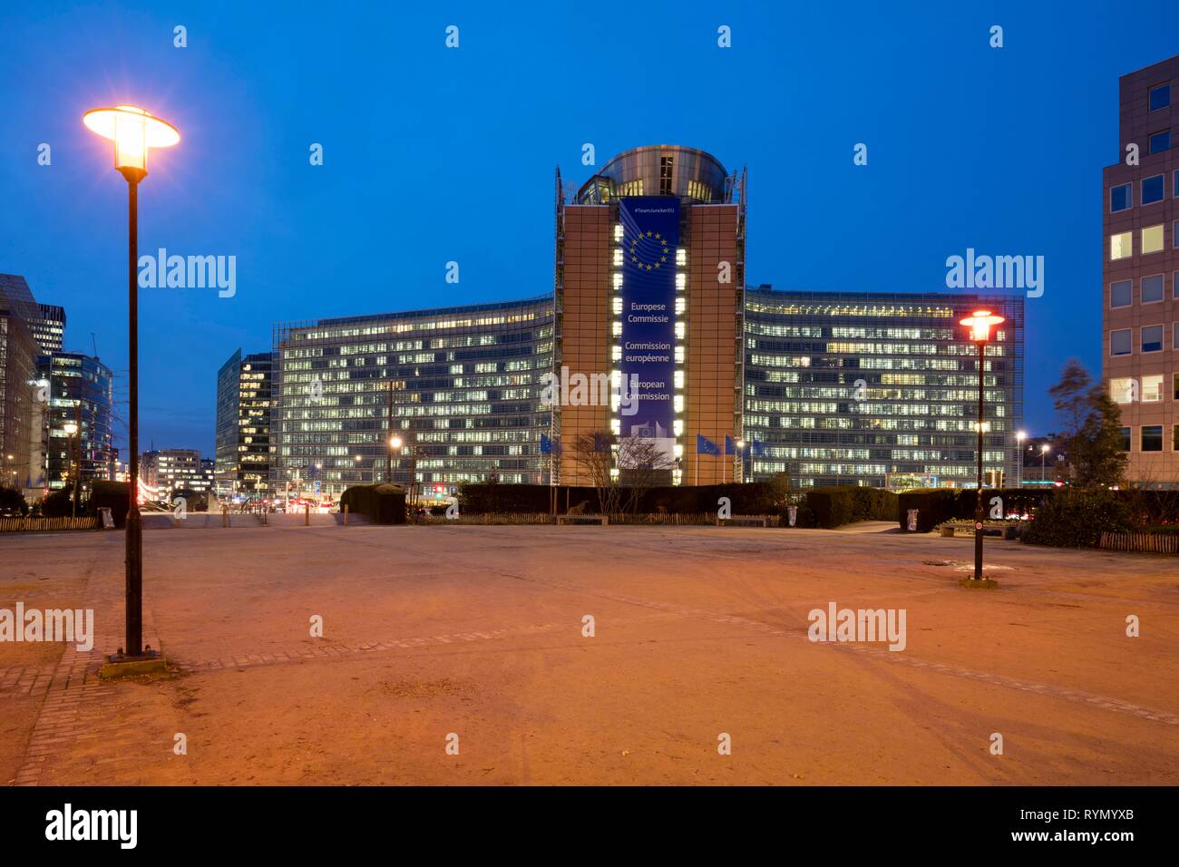 Berlaymont-gebäude, Europäische Kommission, Dämmerung, Europäische Viertel, Brüssel, Belgien Stockfoto