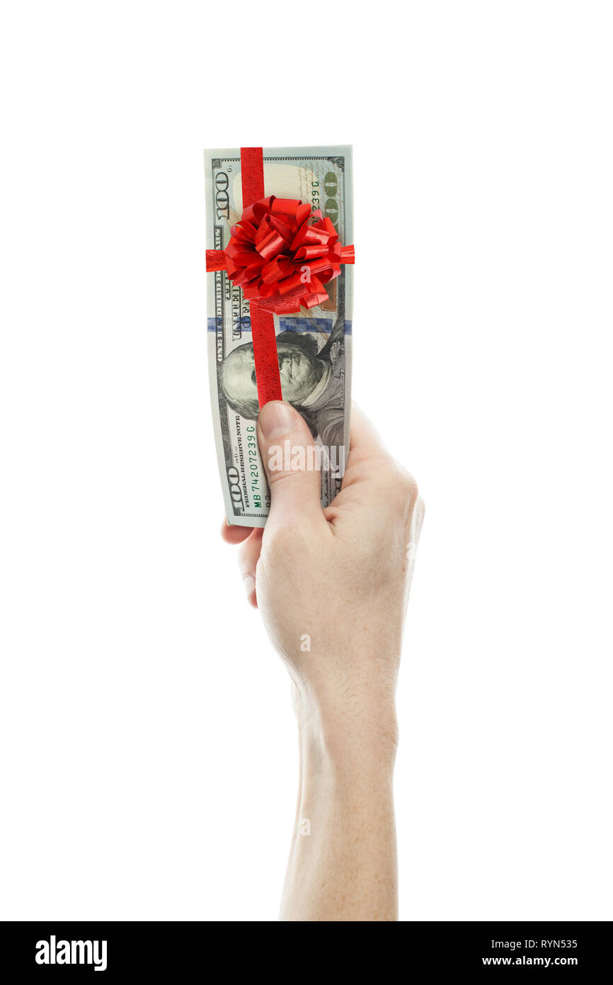 US-Dollar Geschenk profitieren. Geld Bargeld mit rotem Band und Bogen in der Hand auf weißem Hintergrund. 100 amerikanische Dollar banknote Geschenk Stockfoto