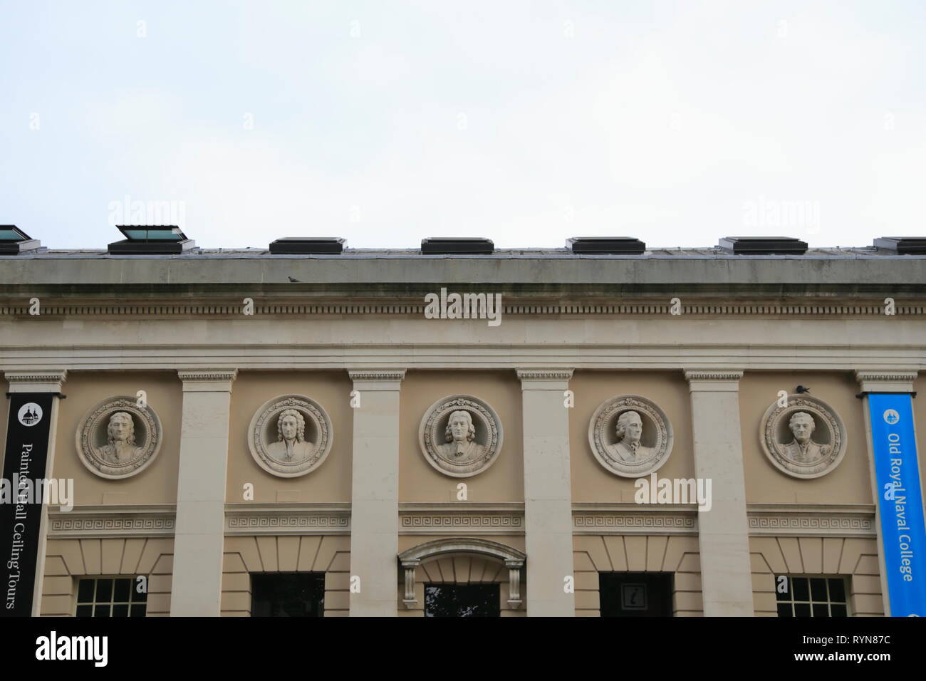 Nahaufnahme der modellierten Büsten von admirals auf Pepys Gebäude im Old Royal Naval College in das Weltkulturerbe, Greenwich, London, UK. Stockfoto