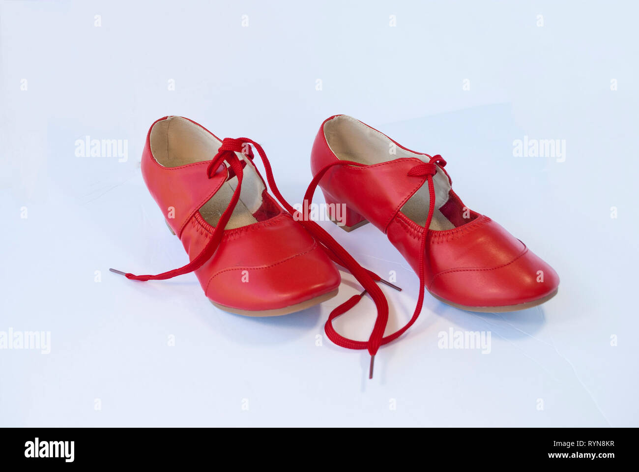 Rot Leder Paar Schuhe für Tänzerin. Traditionelle retro style Schuhe  Stockfotografie - Alamy