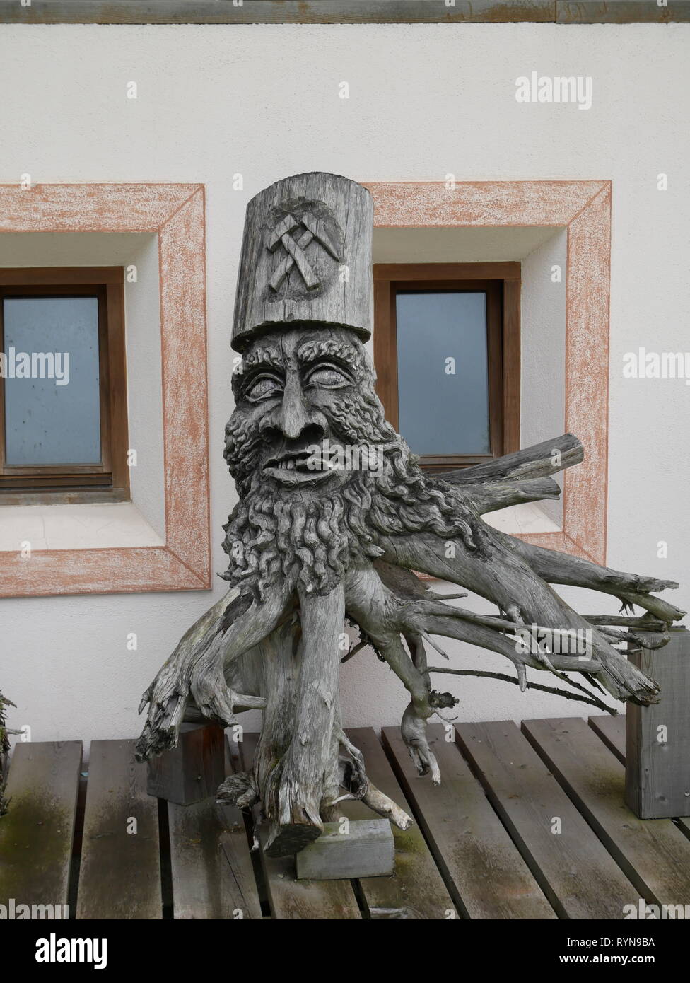 Traditionelle Holzschnitzereien, Südtirol, Italien Stockfoto