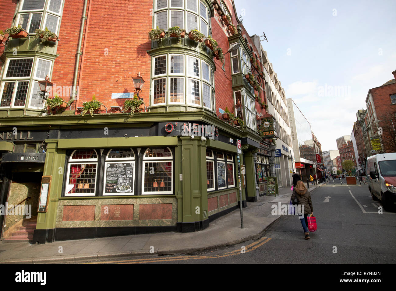 O'Neills Pub an der Ecke Church Lane und Suffolk Street Dublin Irland Europa Stockfoto
