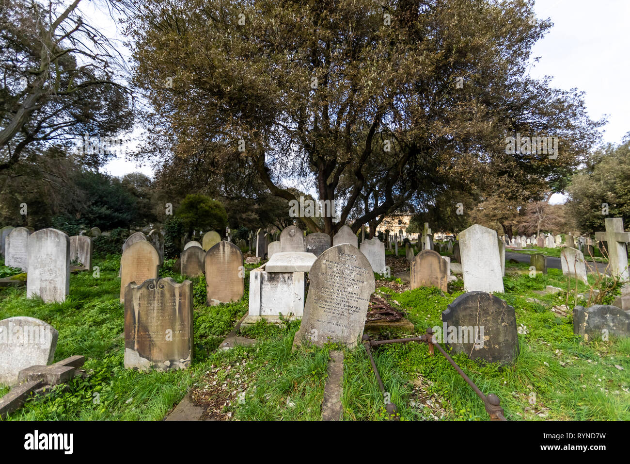 Brompton Friedhof. Im Jahre 1840 als kommerzielle Friedhof eröffnet wurde, gibt es nur sehr wenige Arme hier begraben. London. Großbritannien Stockfoto